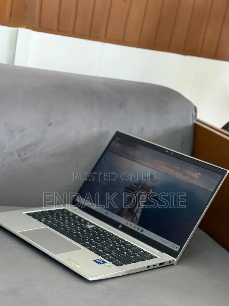 New Laptop HP EliteBook 830 G7 8GB Intel Core i7 SSD 256GB