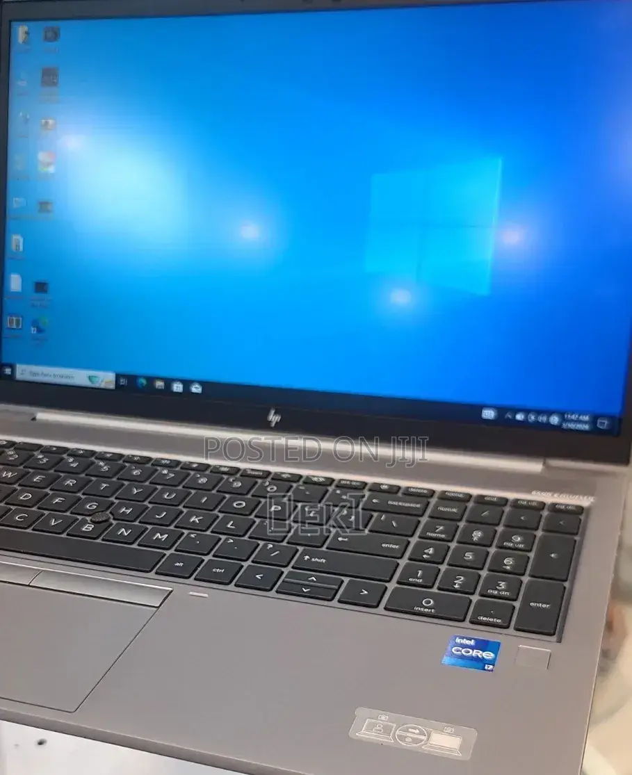 New Laptop HP ZBook Firefly G8 16GB Intel Core i7 SSD 512GB