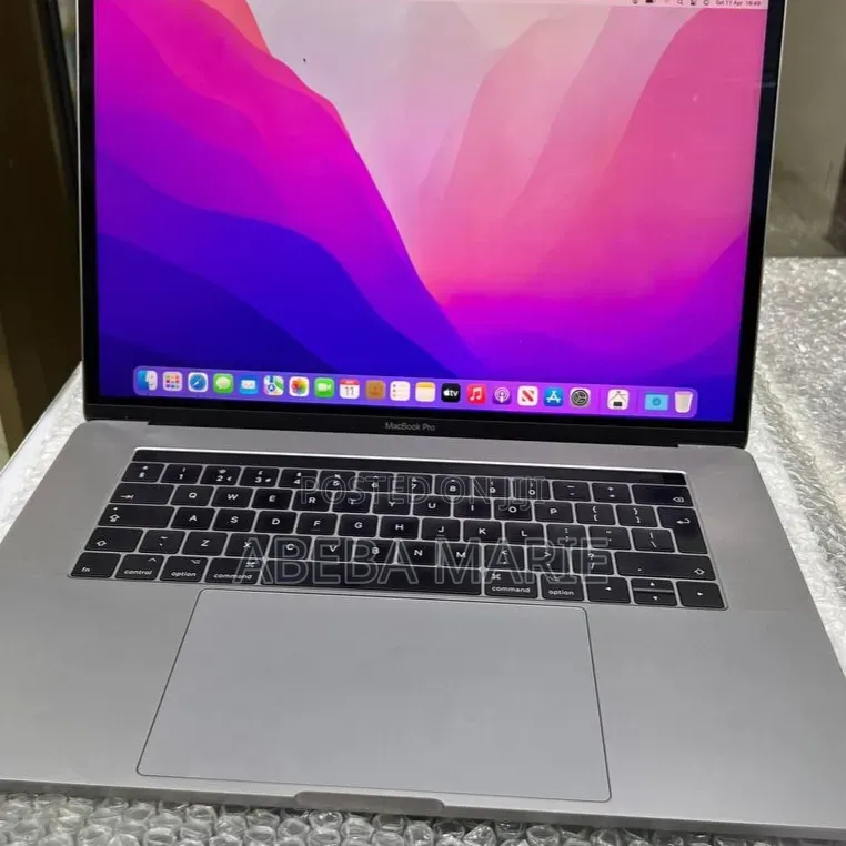 New Laptop Apple MacBook Pro 2017 16GB Intel Core i7 SSD 512GB