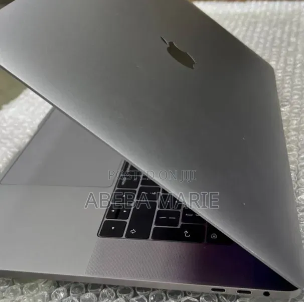 New Laptop Apple MacBook Pro 2017 16GB Intel Core i7 SSD 512GB