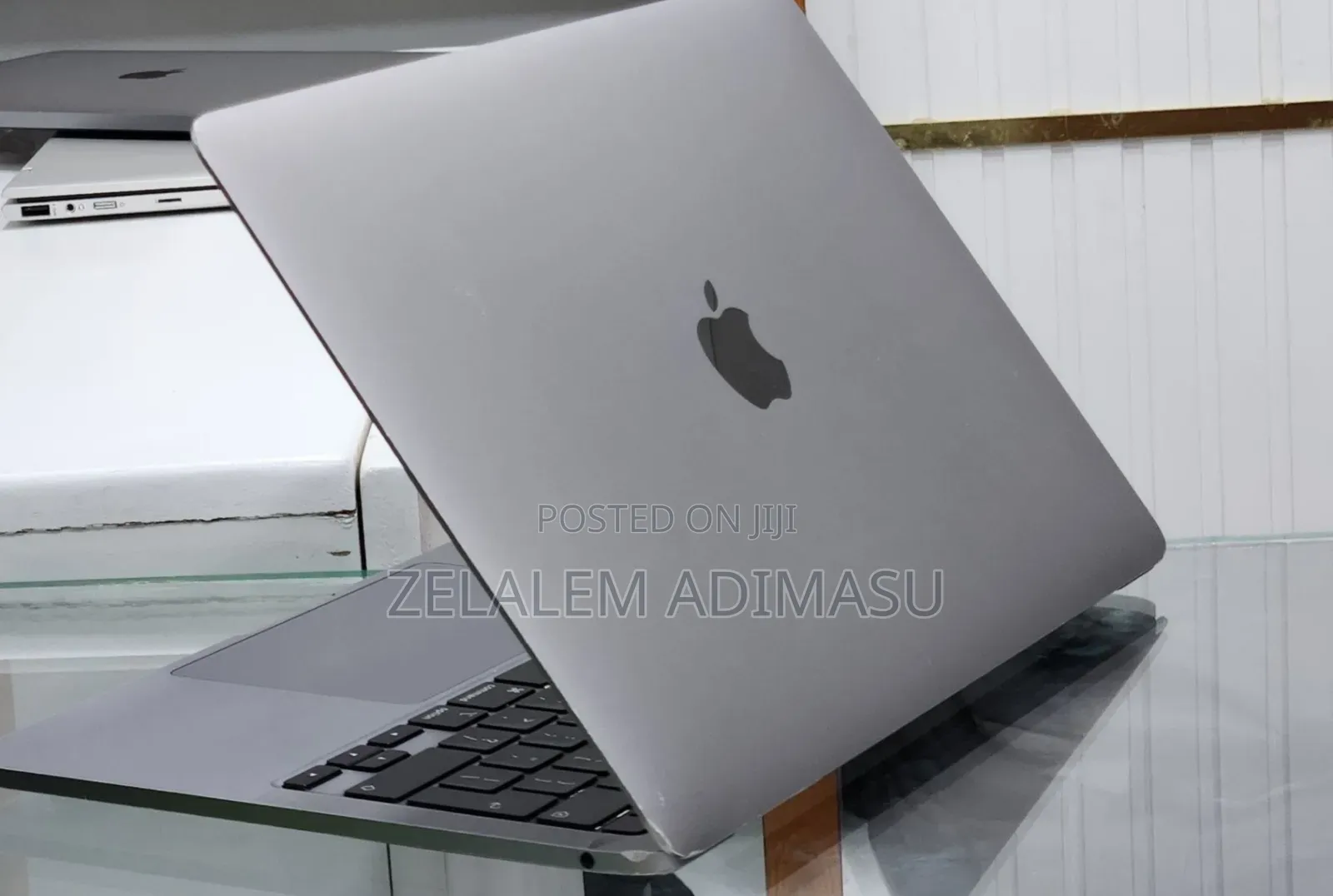 New Laptop Apple MacBook Pro M1 8GB Apple M1 SSD 256GB