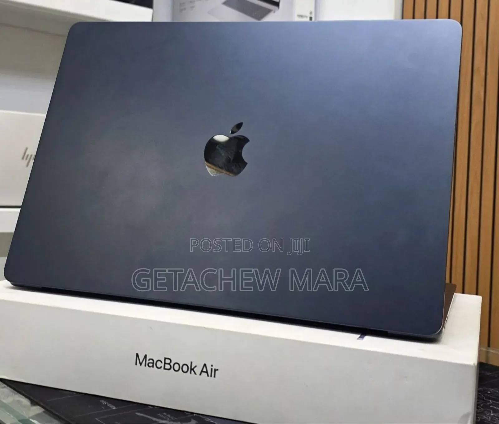 New Laptop Apple MacBook Air 2025 M4 13-inch 16GB Intel SSD 512GB
