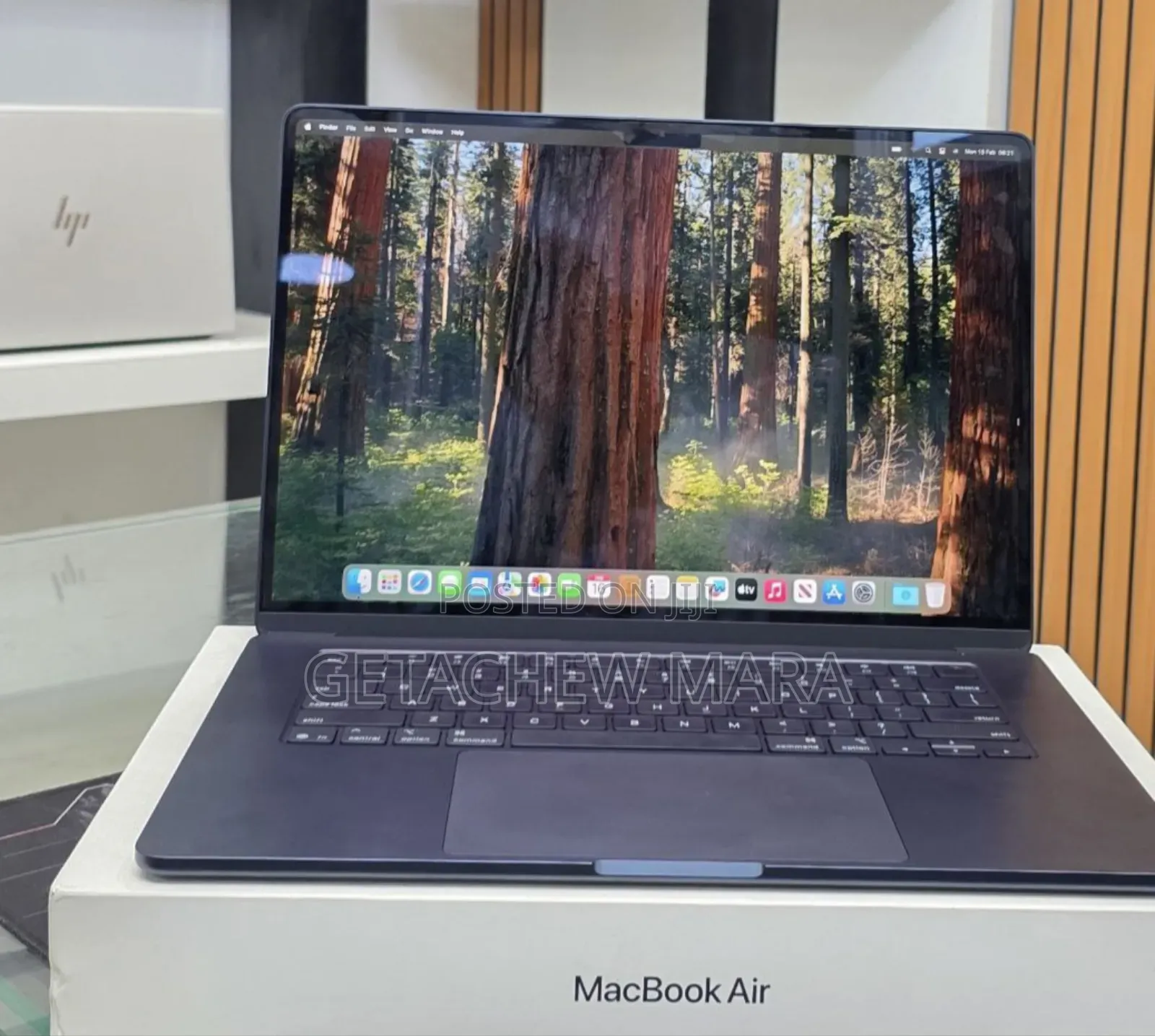 New Laptop Apple MacBook Air 2025 M4 13-inch 16GB Intel SSD 512GB