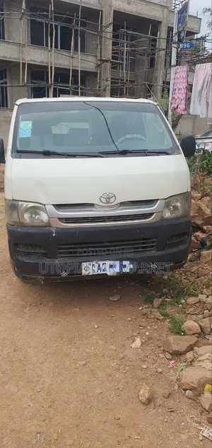 Toyota HiAce 2010 White