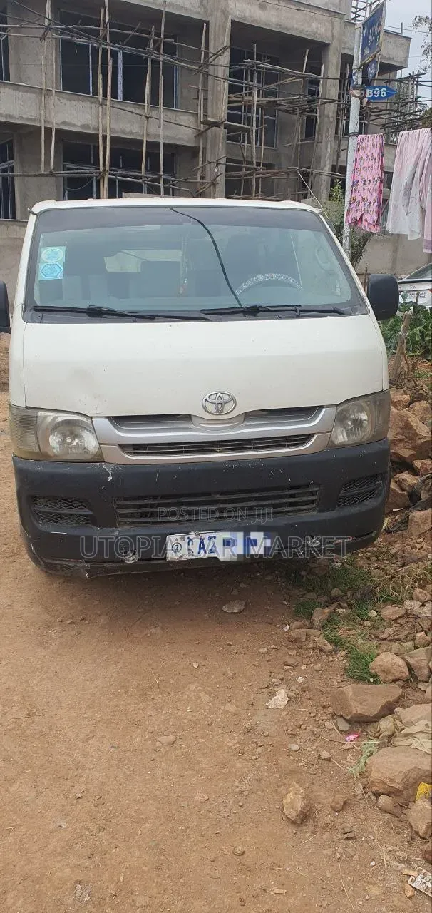 Toyota HiAce 2010 White