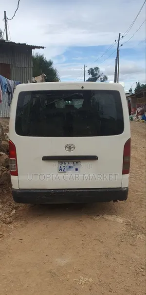 Toyota HiAce 2010 White