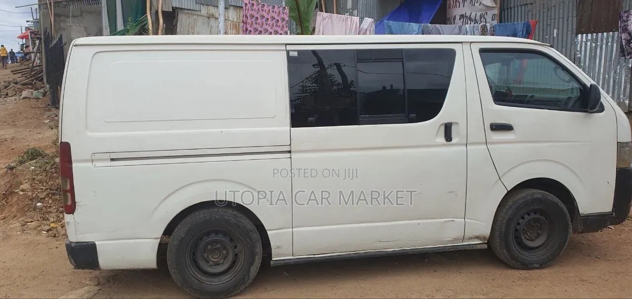 Toyota HiAce 2010 White
