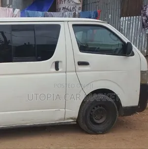 Toyota HiAce 2010 White