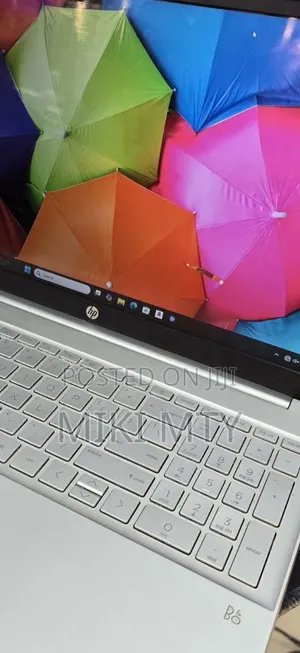 New Laptop HP Pavilion 15 8GB Intel Core i5 SSHD (Hybrid) 512GB