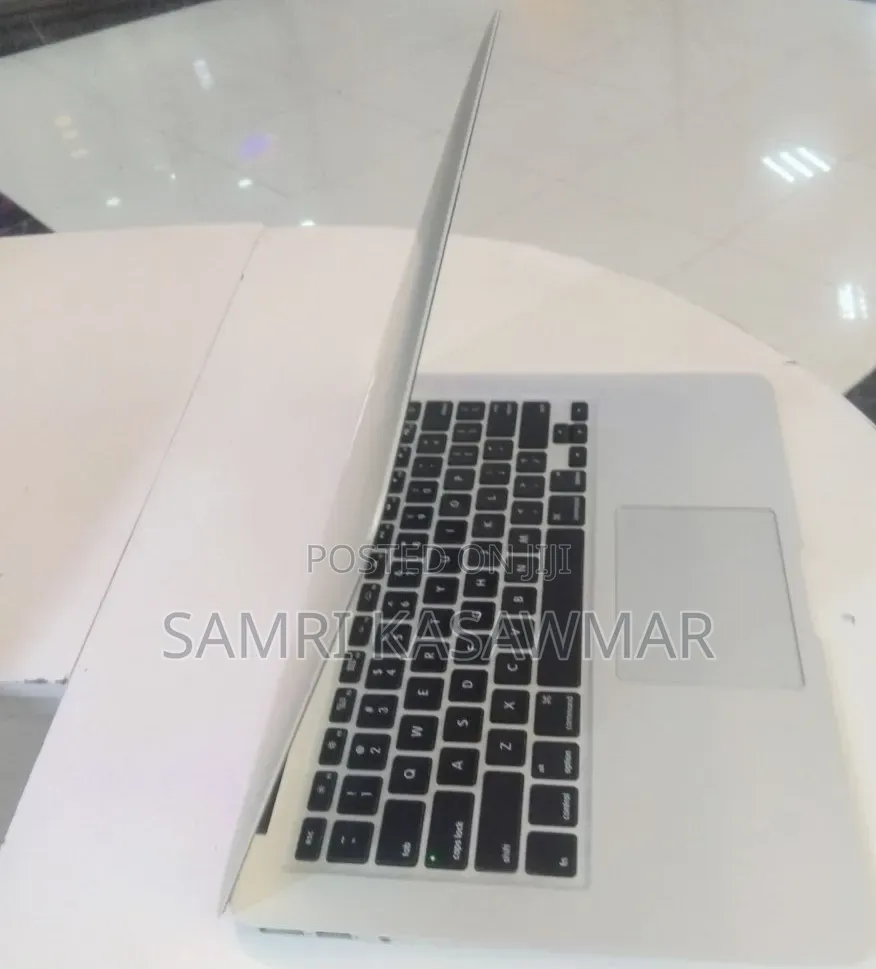 New Laptop Apple MacBook 2015 4GB Intel Core i5 SSD 256GB