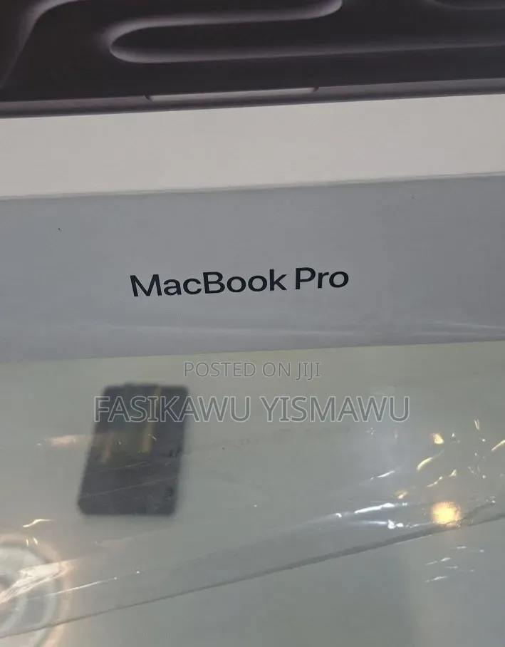 New Laptop Apple MacBook Pro 4GB Apple M5 SSD 512GB