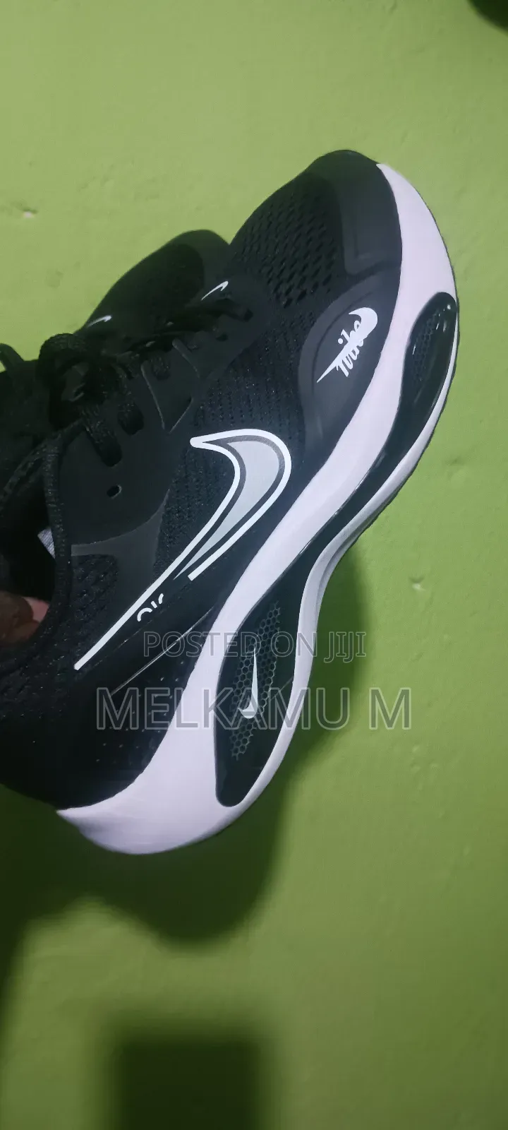 ኦሪጅናል Nike ጫማ