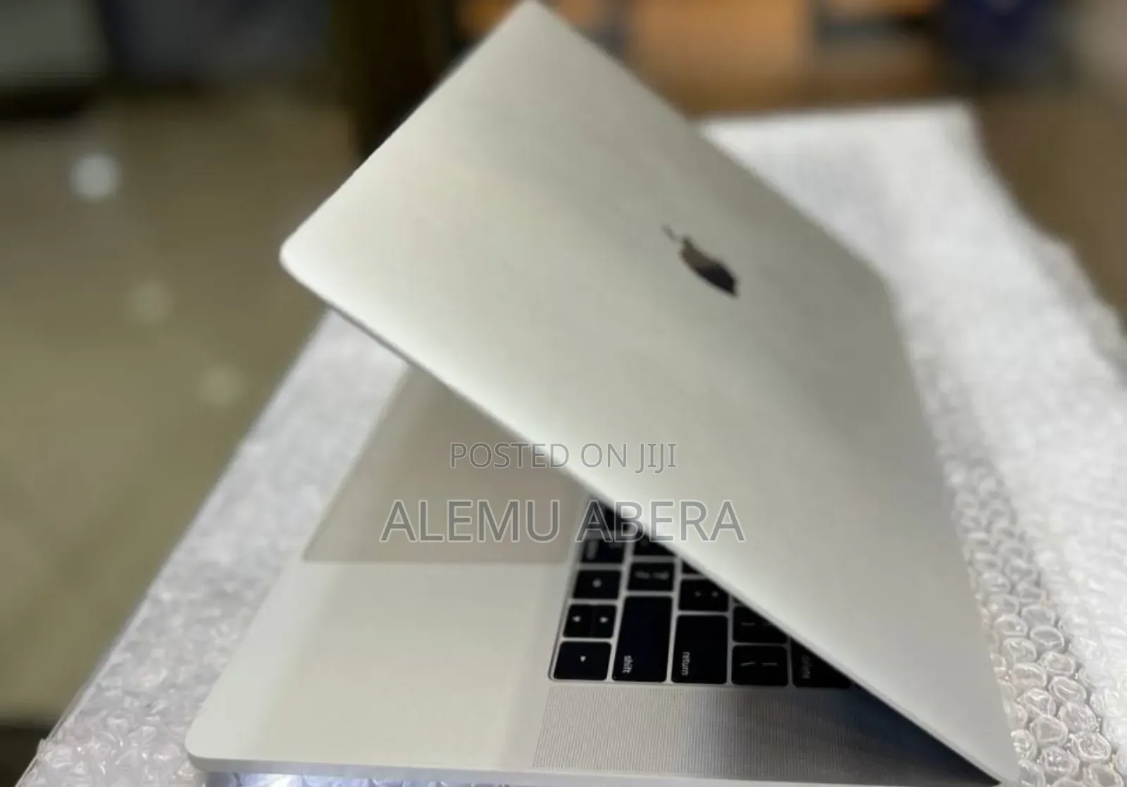 New Laptop Apple MacBook Pro 2018 16GB Intel Core i7 SSD 256GB