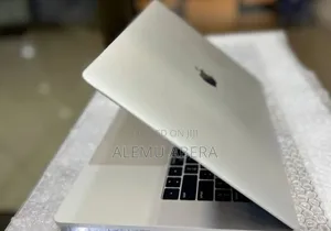 New Laptop Apple MacBook Pro 2018 16GB Intel Core i7 SSD 256GB