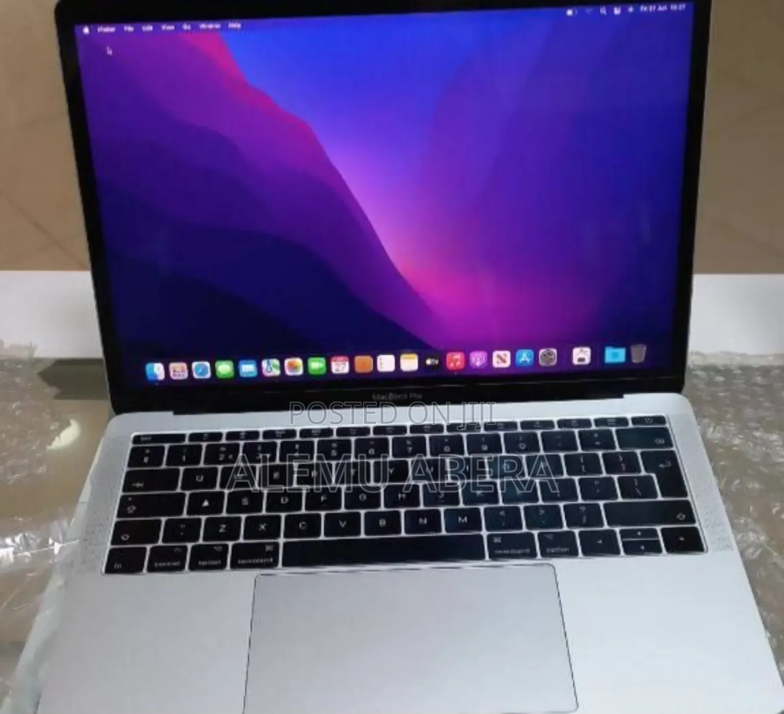 New Laptop Apple MacBook Pro 2017 8GB Intel Core i5 SSD 256GB