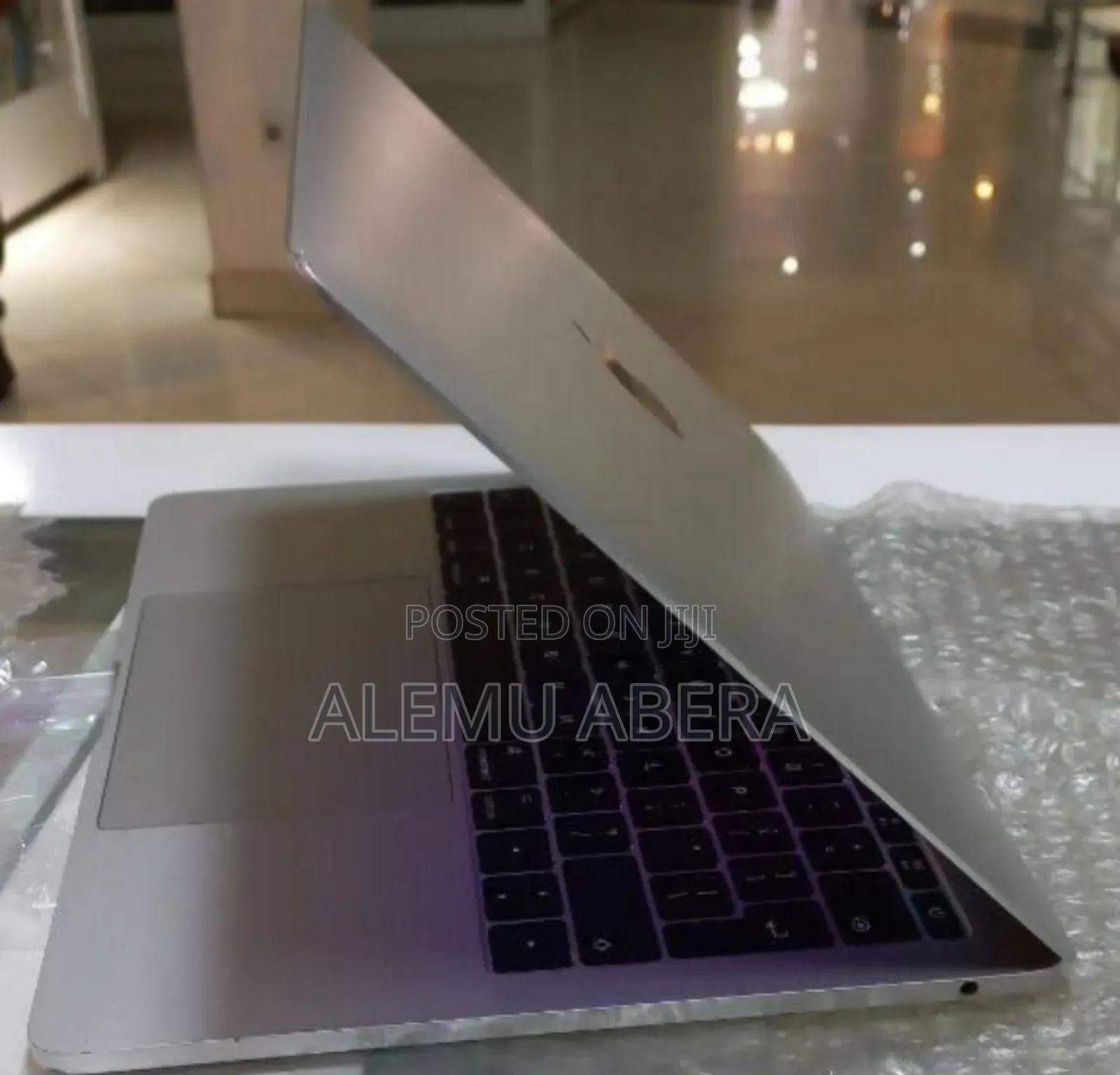 New Laptop Apple MacBook Pro 2017 8GB Intel Core i5 SSD 256GB
