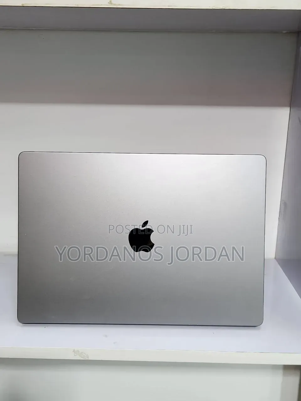 New Laptop Apple MacBook Pro M1 16GB Apple M1 Pro SSD 512GB
