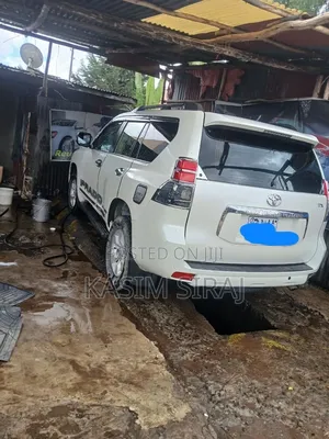 Toyota Land Cruiser Prado 2.7 i 2013 White