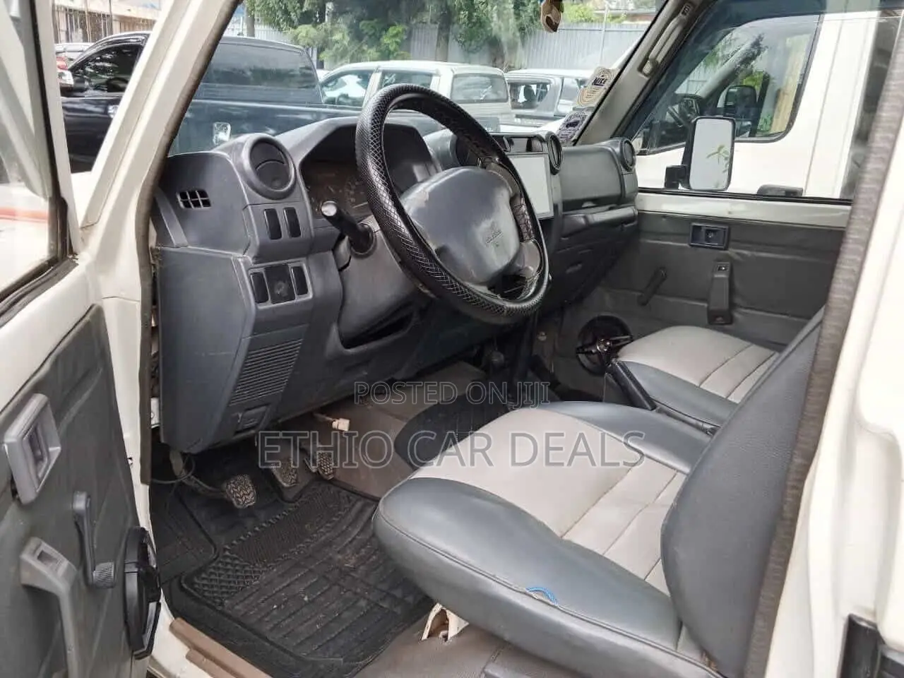 Toyota Land Cruiser 2009 White