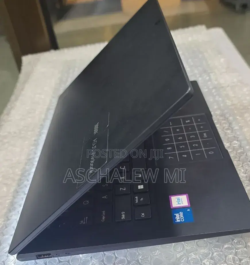 New Laptop Asus VivoBook 15 X505BA 16GB Intel Core 5 SSD 512GB