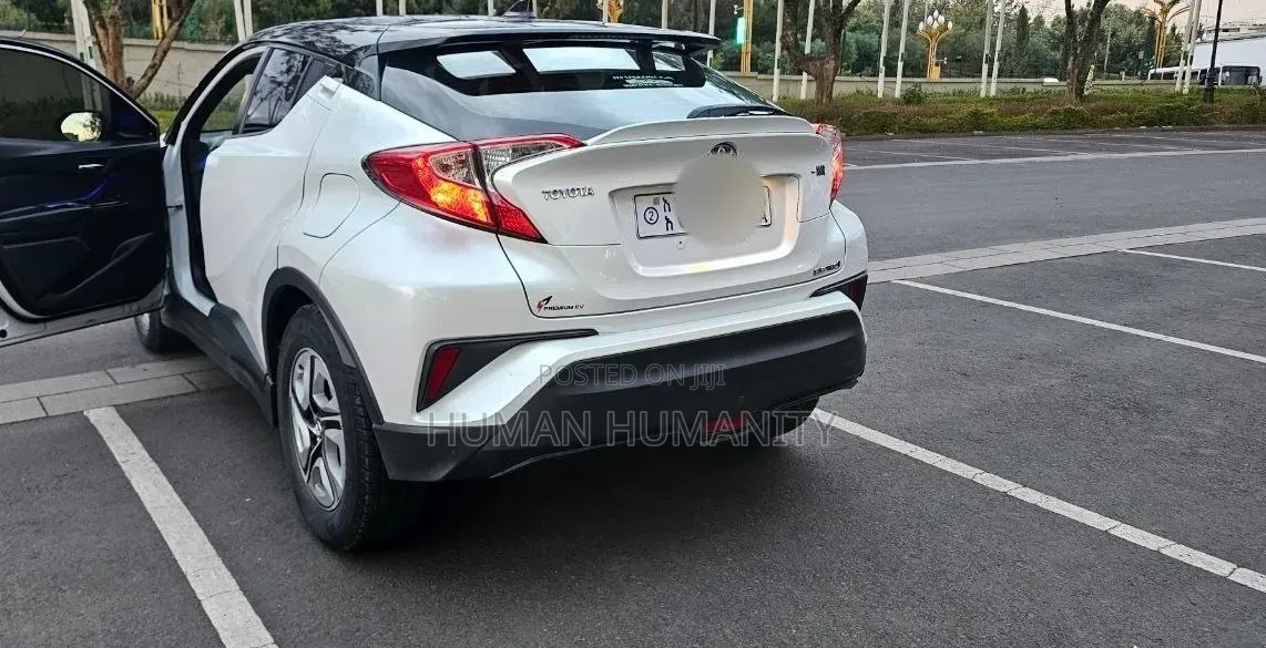 Toyota C-HR 2022 White
