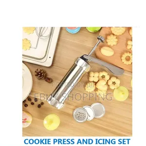 The Perfect Spritz Cookie Gun and Cake Decorating Combo