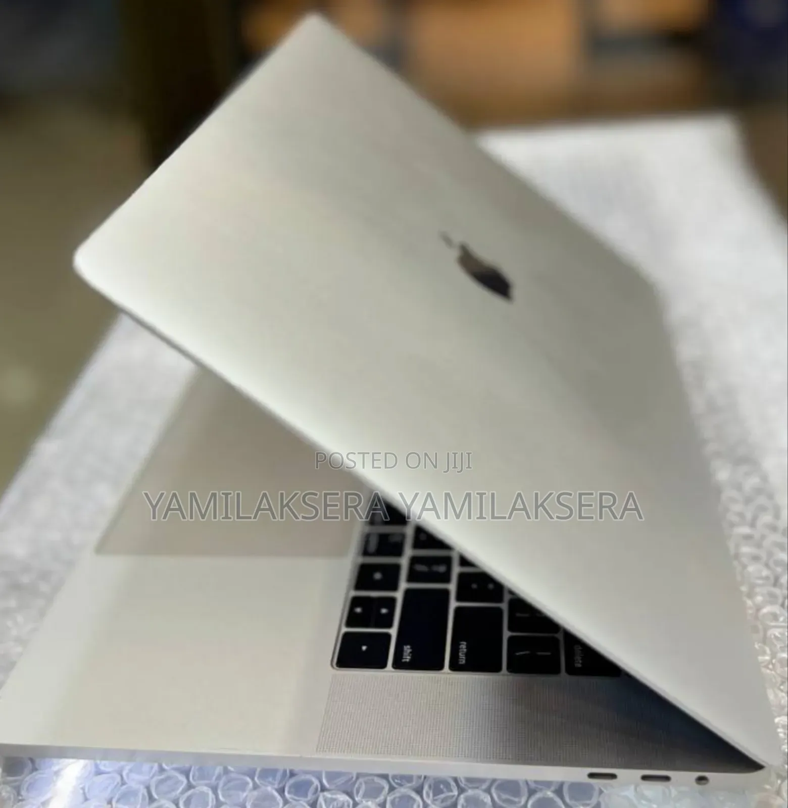 New Laptop Apple MacBook Pro 2018 16GB Intel Core i7 SSD 256GB