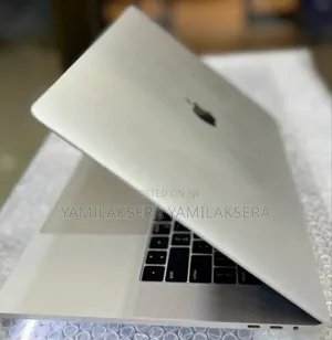 New Laptop Apple MacBook Pro 2018 16GB Intel Core i7 SSD 256GB
