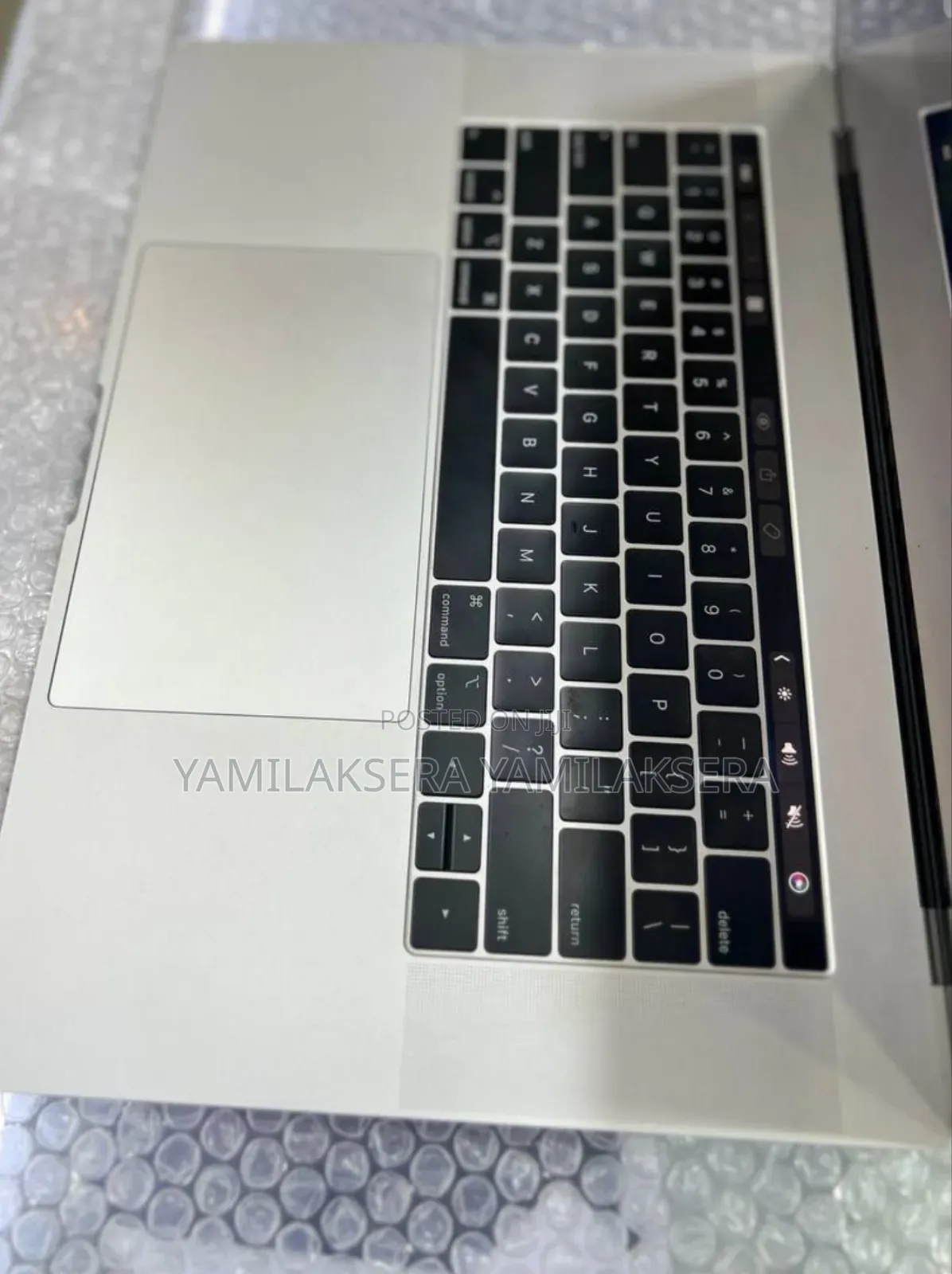 New Laptop Apple MacBook Pro 2018 16GB Intel Core i7 SSD 256GB