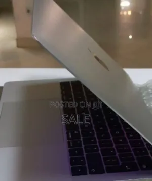 New Laptop Apple MacBook 2017 8GB Intel Core i5 SSD 256GB