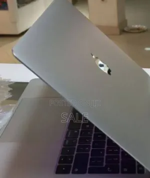 New Laptop Apple MacBook 2017 8GB Intel Core i5 SSD 256GB