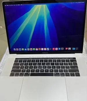 New Laptop Apple MacBook 2018 16GB Intel Core i7 SSD 256GB