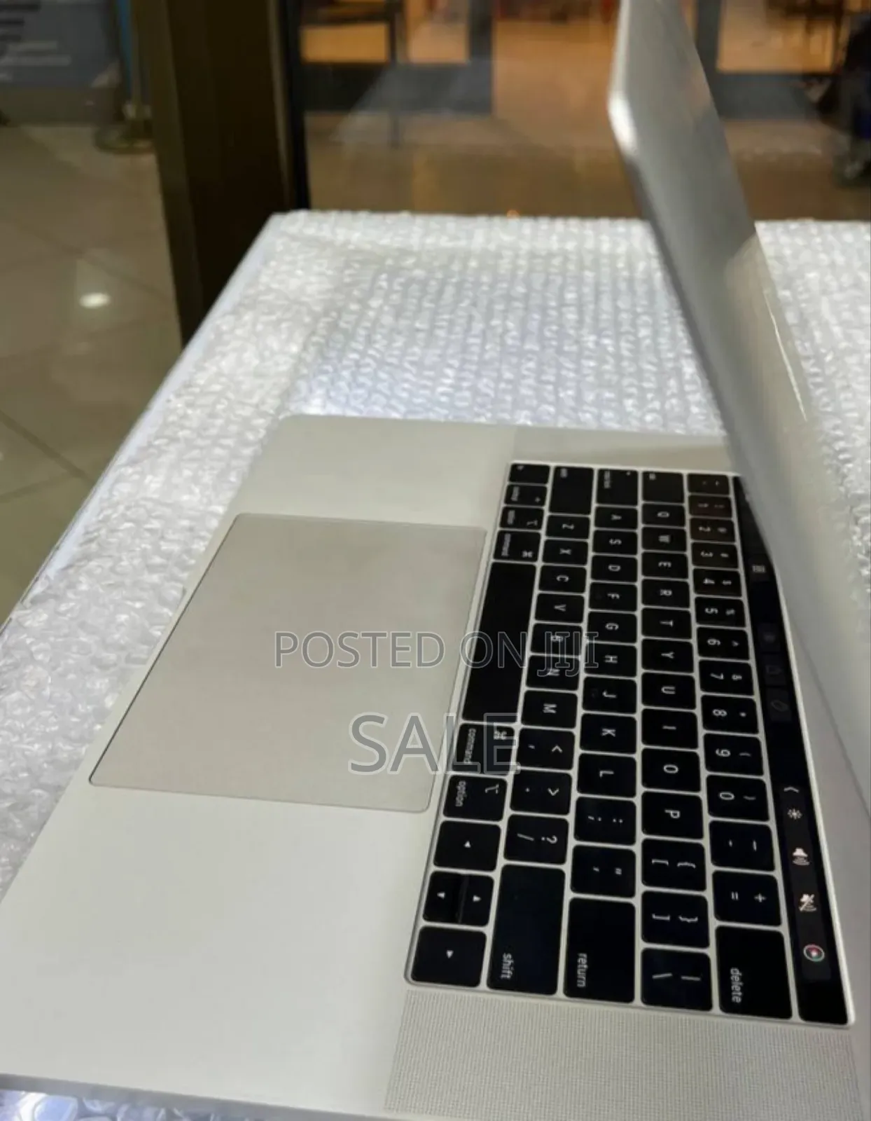 New Laptop Apple MacBook 2018 16GB Intel Core i7 SSD 256GB