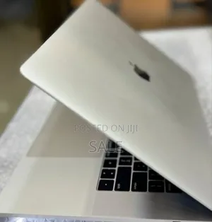 New Laptop Apple MacBook 2018 16GB Intel Core i7 SSD 256GB