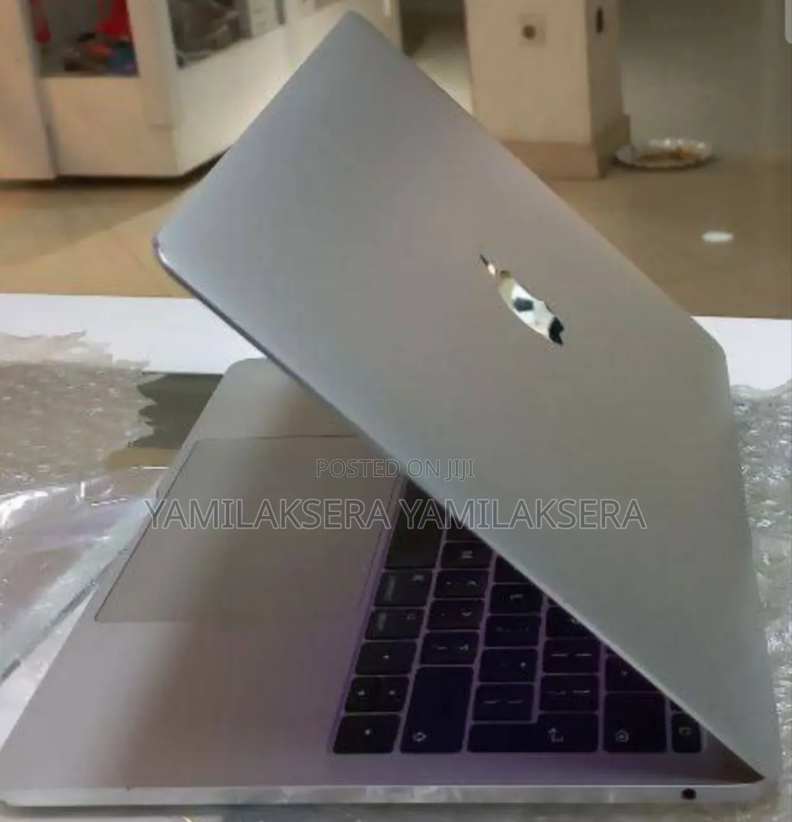 New Laptop Apple MacBook Pro 2017 8GB Intel Core i5 SSD 256GB