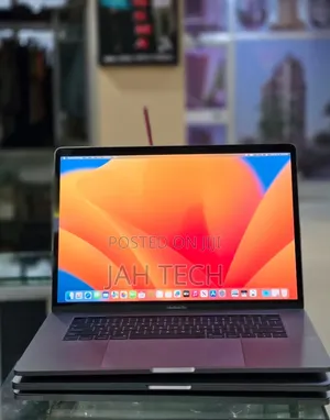 New Laptop Apple MacBook Pro 2017 16GB Intel Core i7 SSD 512GB