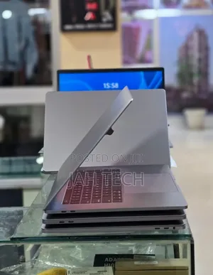 New Laptop Apple MacBook Pro 2017 16GB Intel Core i7 SSD 512GB