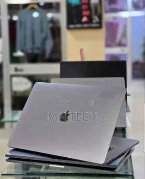 New Laptop Apple MacBook Pro 2017 16GB Intel Core i7 SSD 512GB