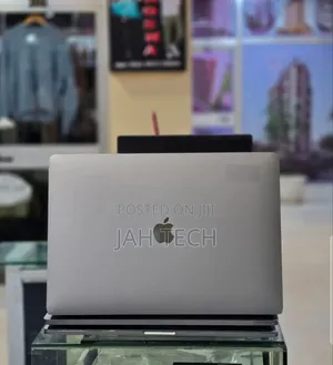 New Laptop Apple MacBook Pro 2017 16GB Intel Core i7 SSD 512GB