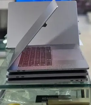 New Laptop Apple MacBook Pro 2017 16GB Intel Core i7 SSD 512GB