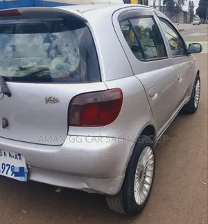 Toyota Vitz 2001 Silver