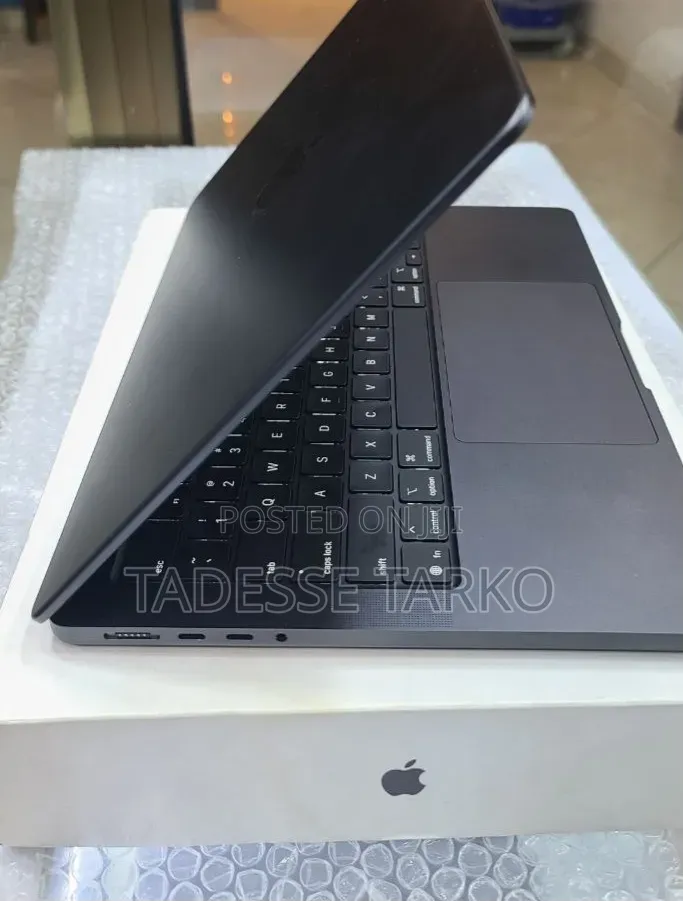 New Apple MacBook Pro 2025 M5 14-inch 16GB Apple M5 Pro SSD 512GB