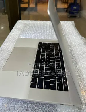 New Laptop Apple MacBook Pro 2018 16GB Intel Core i7 SSD 256GB