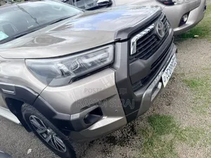 Toyota Hilux Revo Double Cab Deisel 2.4 AWD 2017 Gray