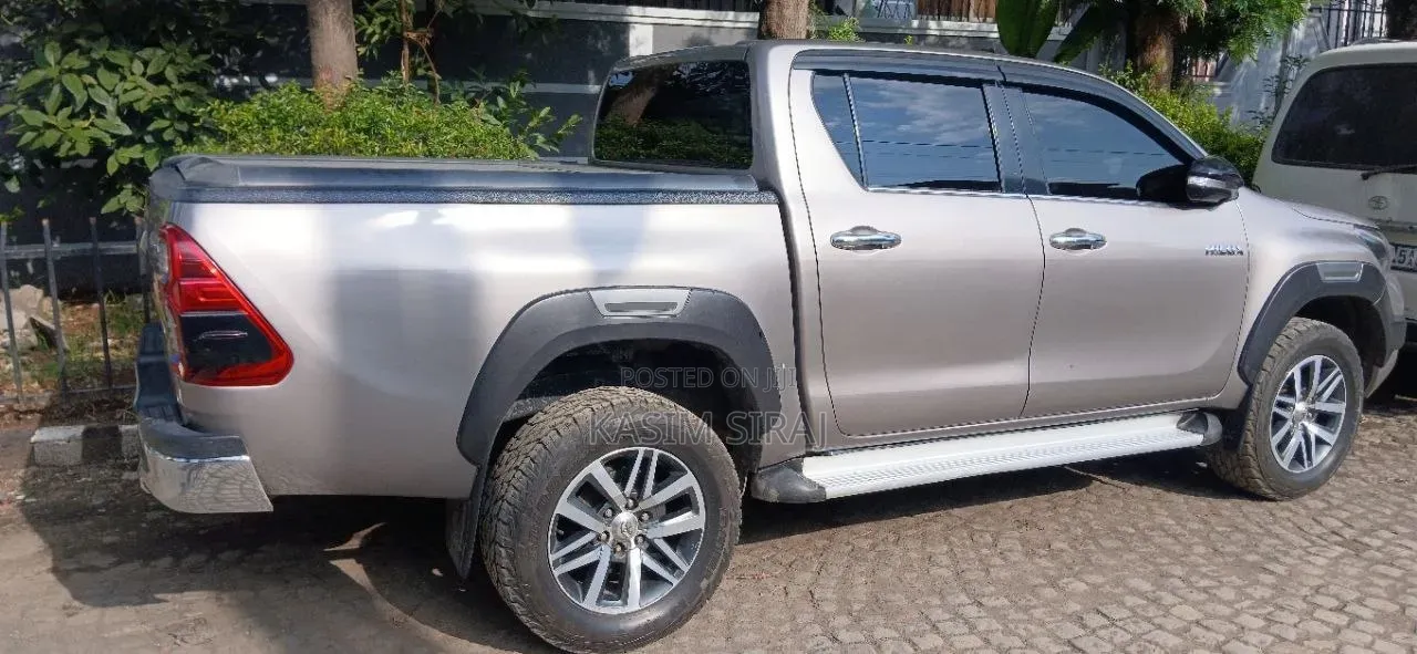 Toyota Hilux Revo Double Cab Deisel 2.4 AWD 2017 Gray