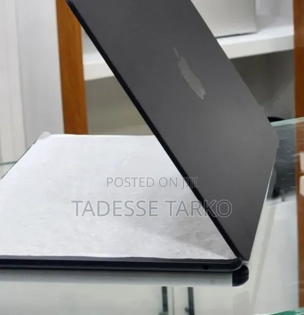 New Laptop Apple MacBook Air 2025 M4 13-inch 16GB Apple M4 SSD 256GB