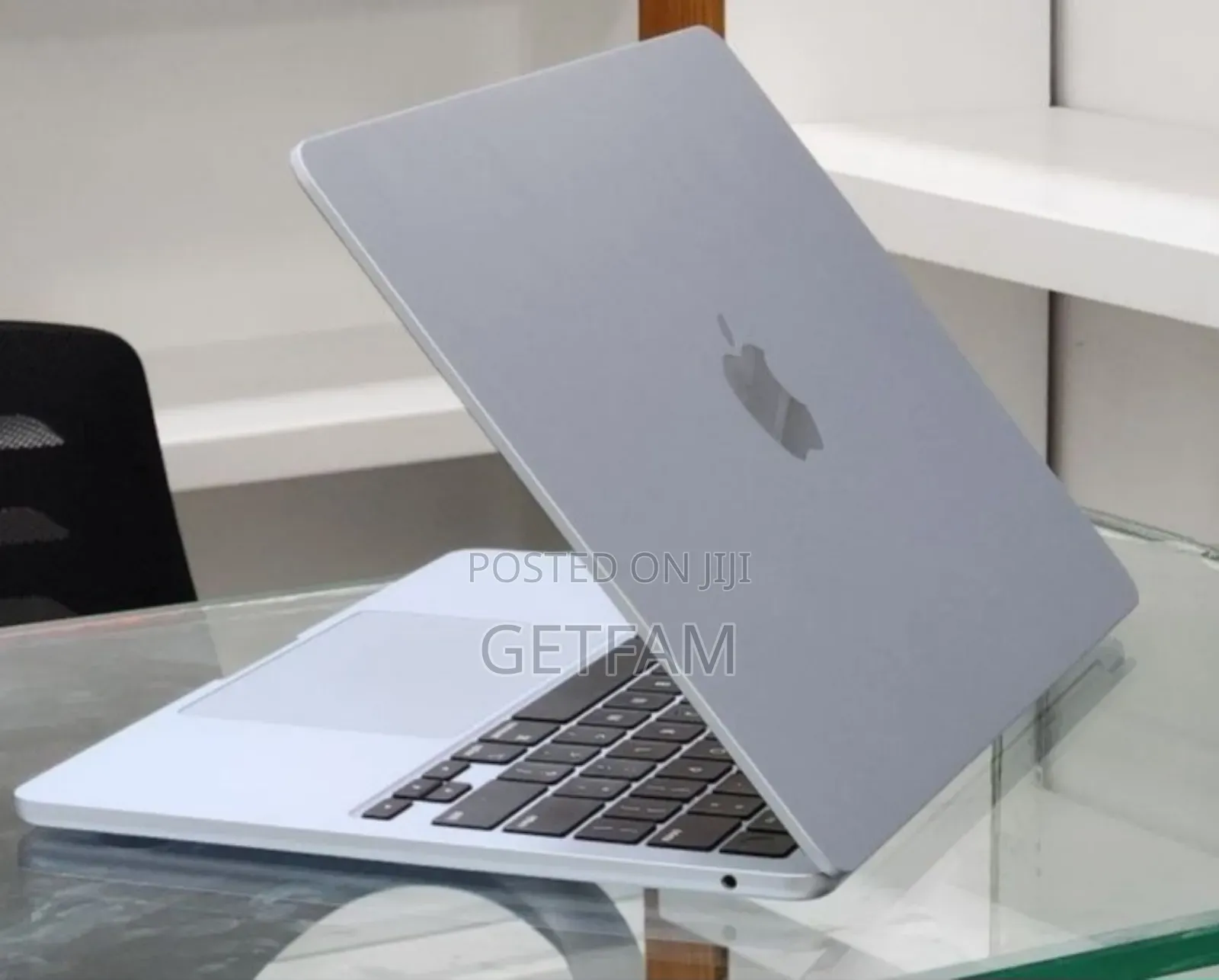 New Laptop Apple MacBook Air 2025 M4 13-inch 8GB Apple M4 Max SSD 256GB