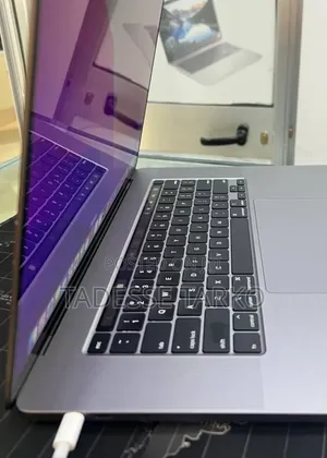 New Laptop Apple MacBook Pro 2019 16GB Intel Core i9 SSD 512GB