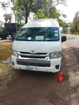 Toyota HiAce 2014 White