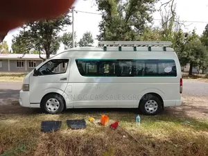 Toyota HiAce 2014 White
